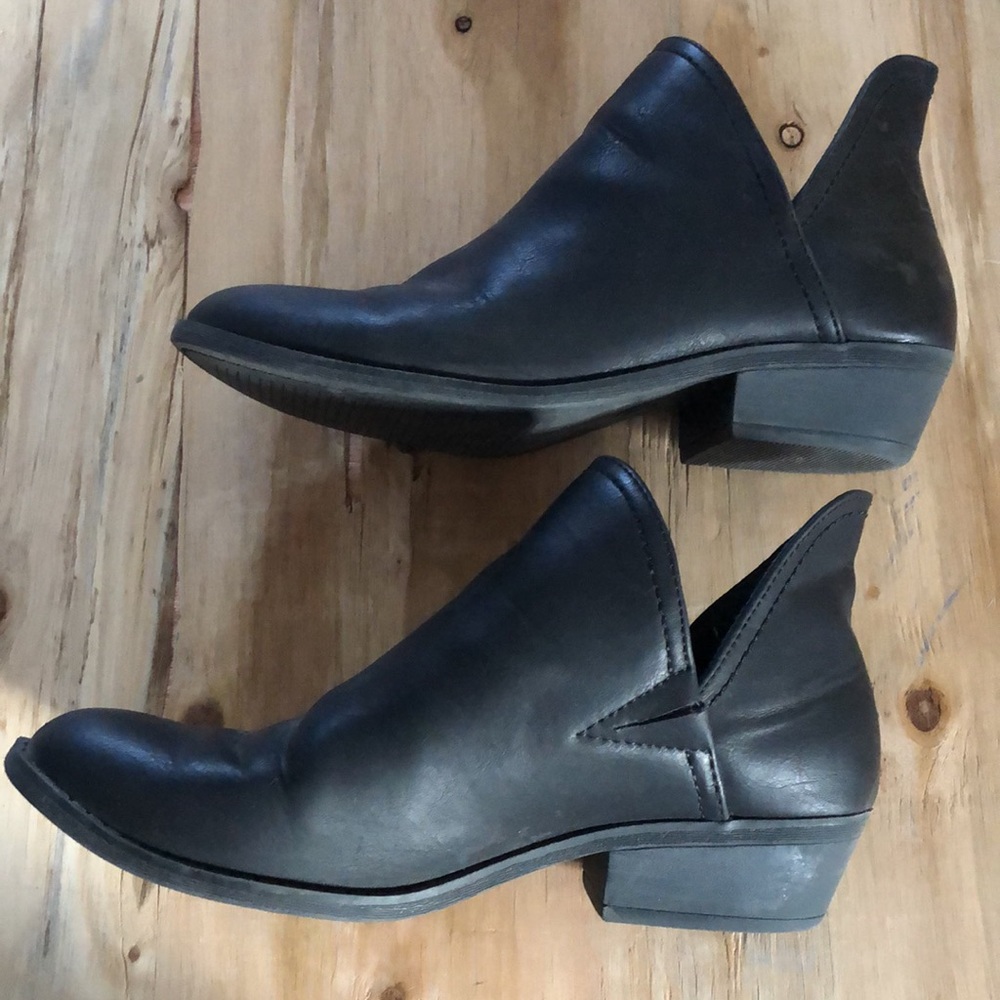 Universal Thread Nora Faux Leather Cut Out Black Bootie Size 7.5